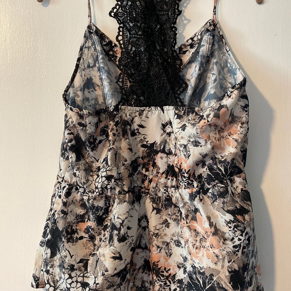 Floral Top - Picture 3 of 3